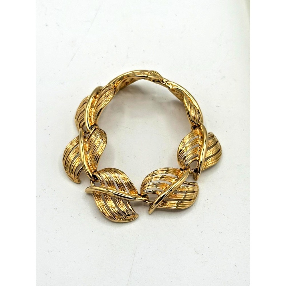 Vintage Napier Gold Tone Etched Leaf Link Bracelet PAT 4.774.749
